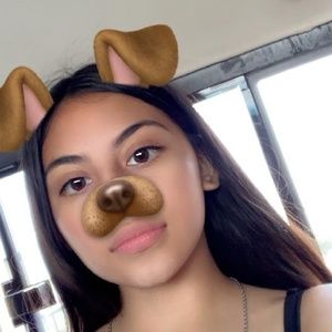 Meet your Posher, Estefany